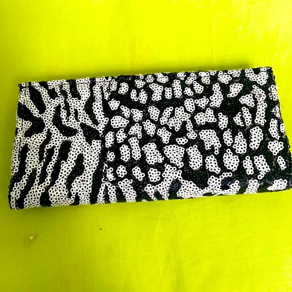 Beaded large wallet with many compartments.BRAND NEW!!💥FIRM PRICE💥 - Picture 3 of 10